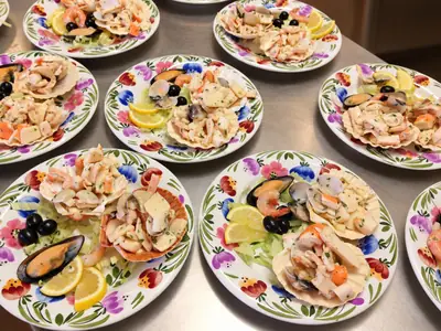 Antipasto di mare nelle conchiglie