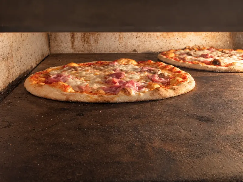 Pizza nel forno